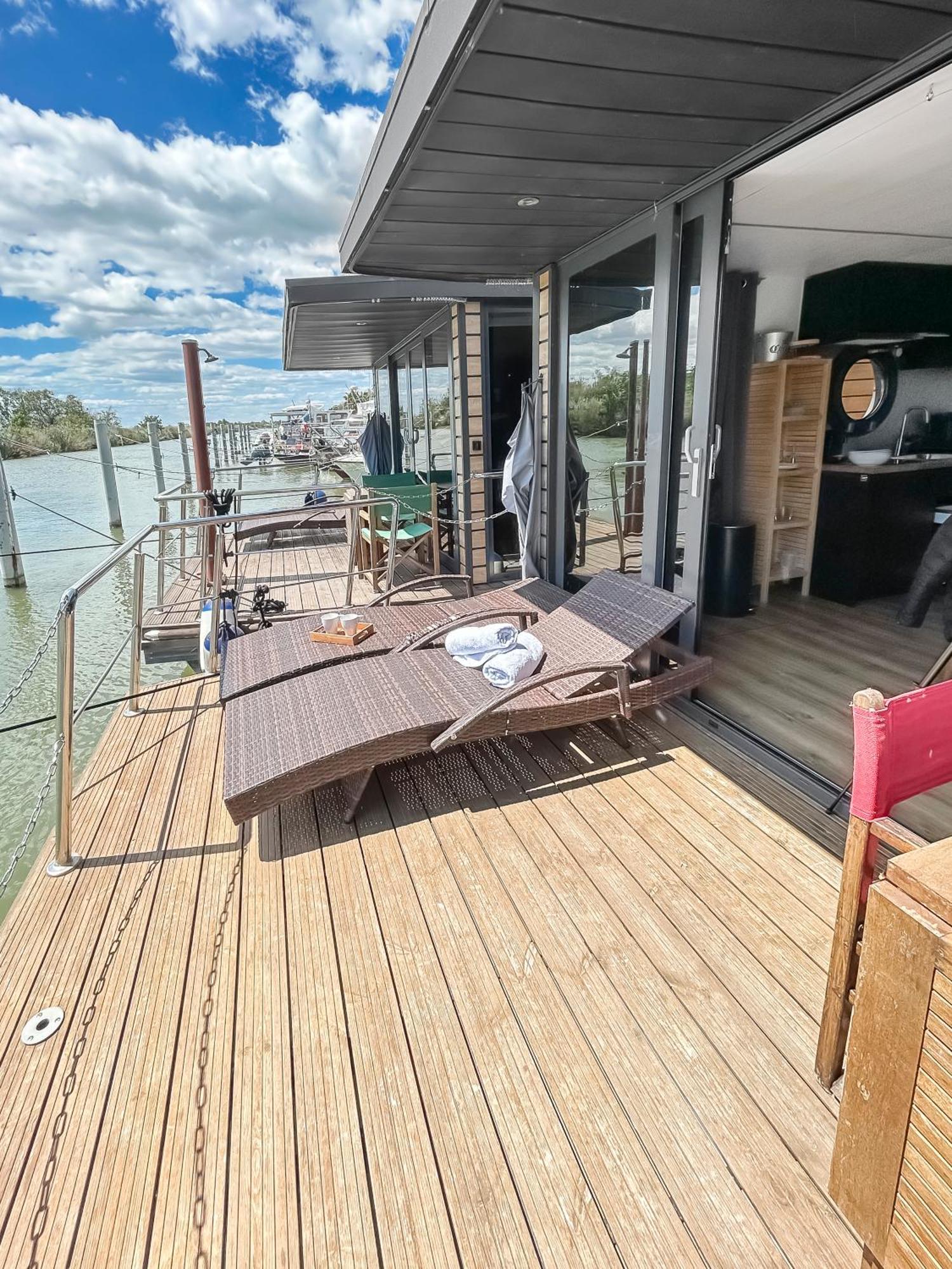 Hotel Sejour Unique Sur Un Bateau "Marius" Vauvert Zewnętrze zdjęcie
